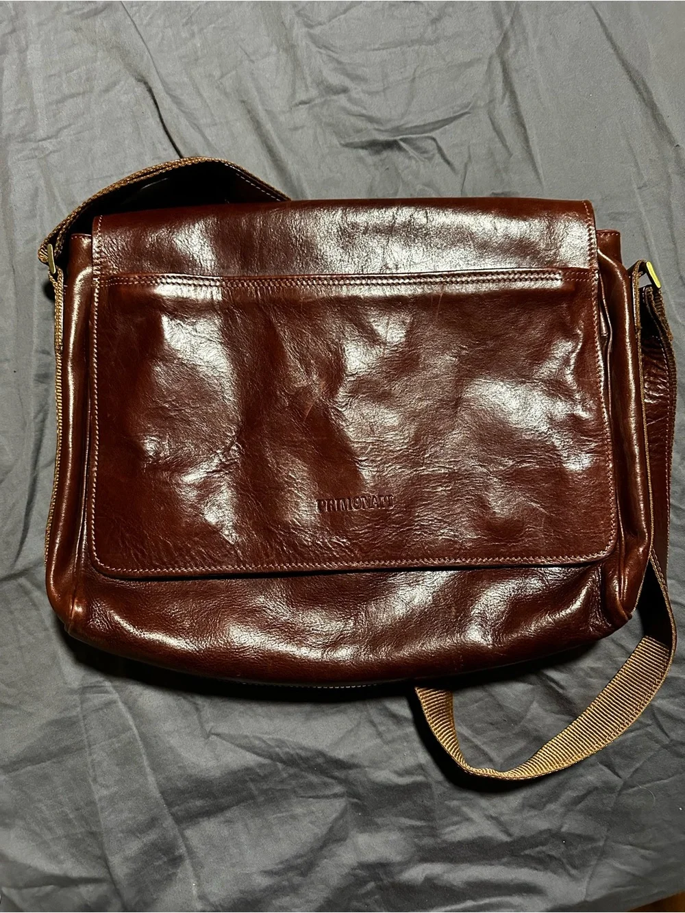 Classic Brown Leather Messenger Bag with Adjustable Strap